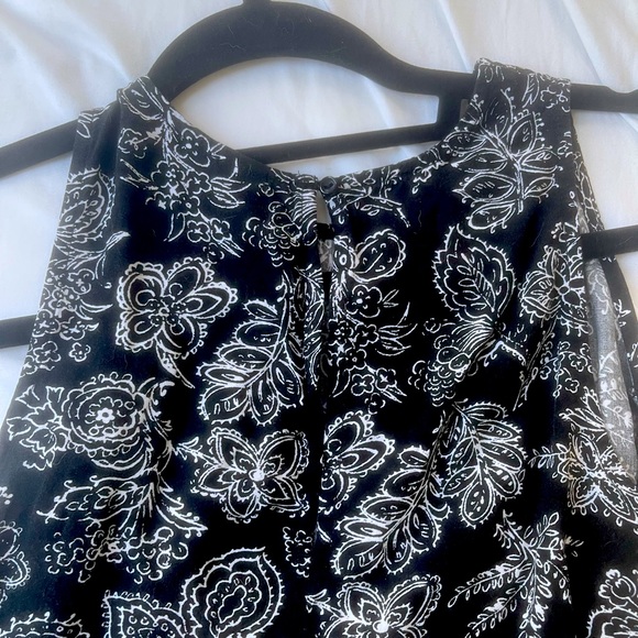 OLD NAVY CASUAL BLACK AND WHITE PRINTED SHORT DRESS - Picture 4 of 4